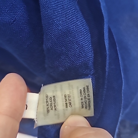 Calvin Klein royal blue infinity scarf 100% acrylic - Picture 6 of 8